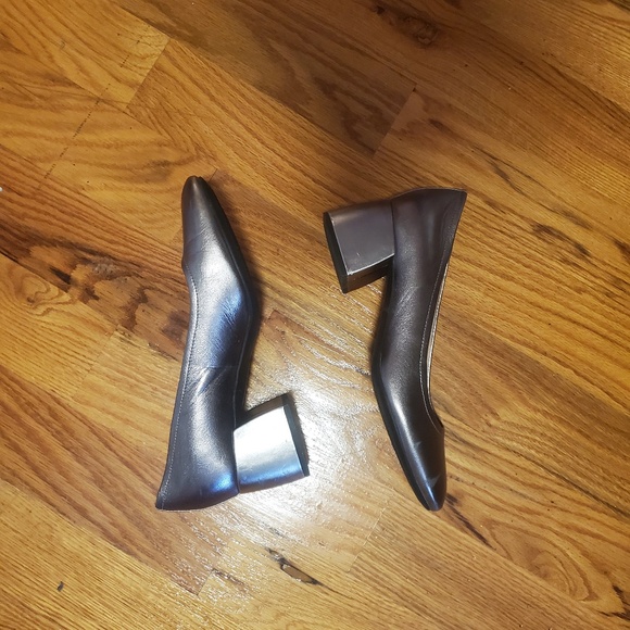 Vionic Carmel Leather Pump Heels (Pewter) - Picture 2 of 3